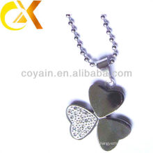 stainless steel jewelry necklace flower-shaped as a gift for women